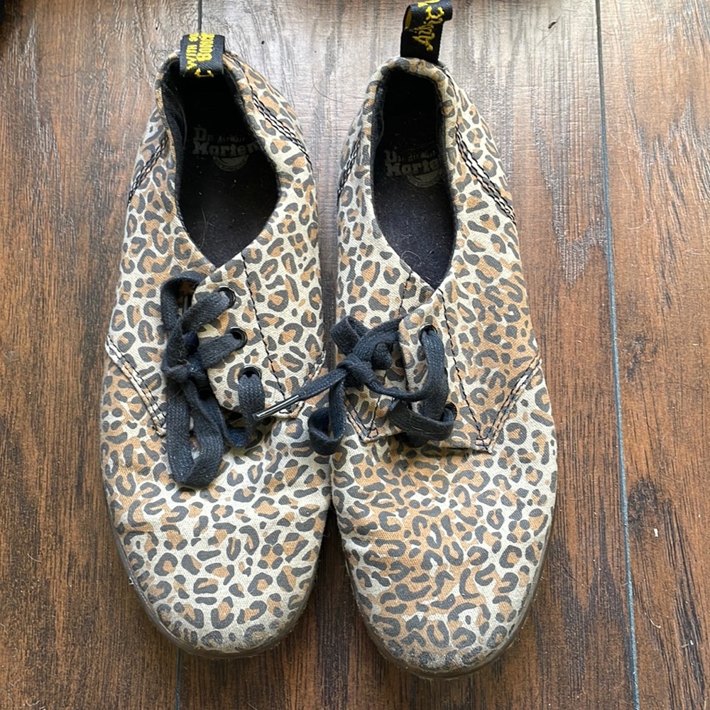 Womens Cheetah/Leopard print Dr. Martens Aldgate lace up shoes Sz 7